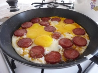 Yumurtalı Sucuk Tarifi ve Malzemeleri